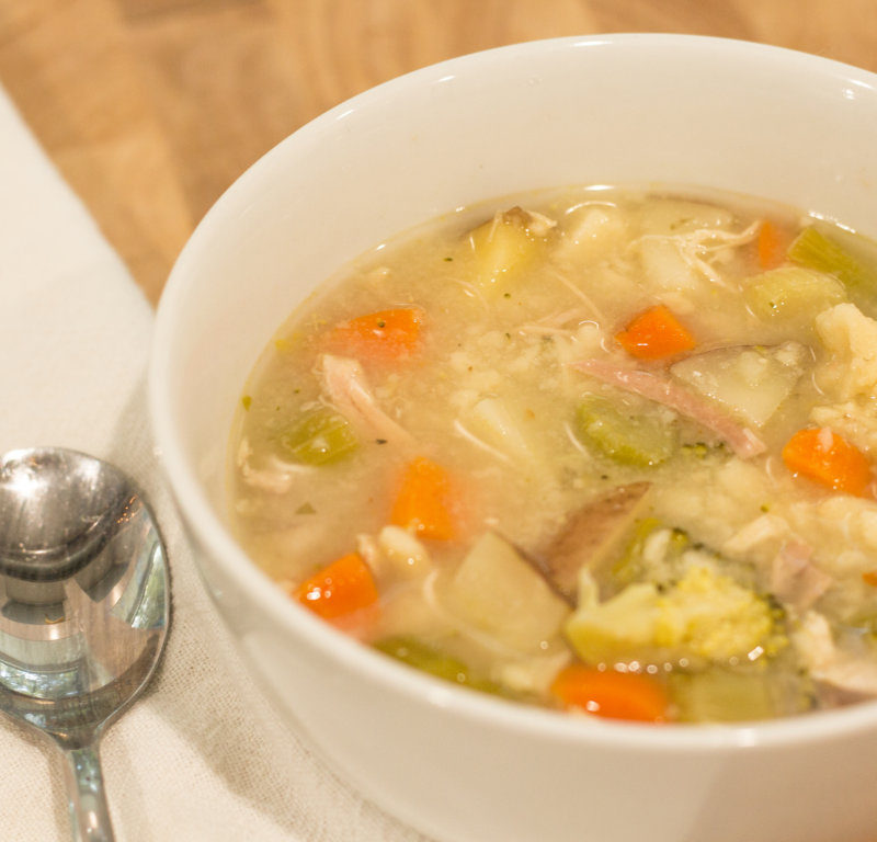 EASY SLOW COOKER CHICKEN NOODLE SOUP