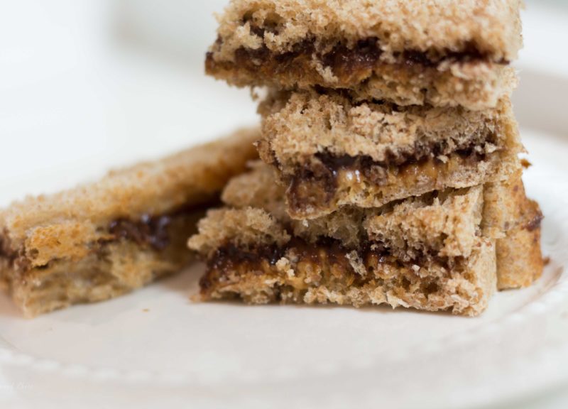 HEALTHIER CHOCOLATE ALMOND BUTTER SANDWICH + OTHER HEALTHY EASY SNACKS TO FEED YOUR KIDS